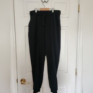 Lululemon Jogger (Size 8, Black)